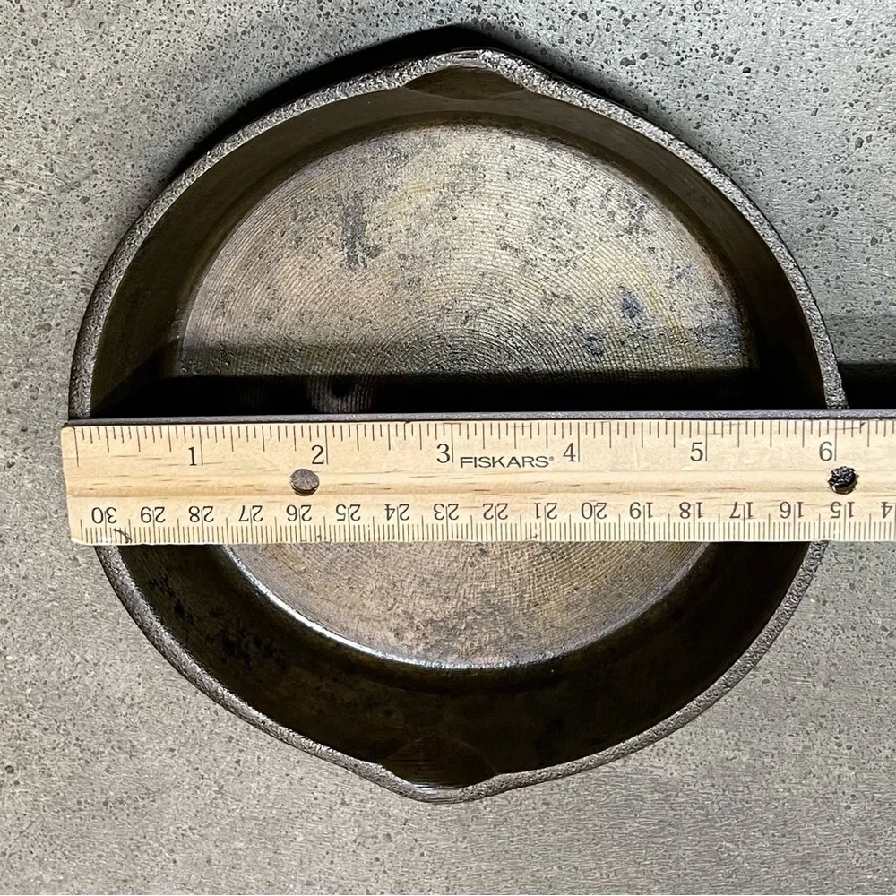 Vintage Cast Iron Skillet Pan Pouring Spouts Made In Taiwan